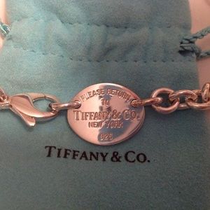 Return to Tiffany’s necklace